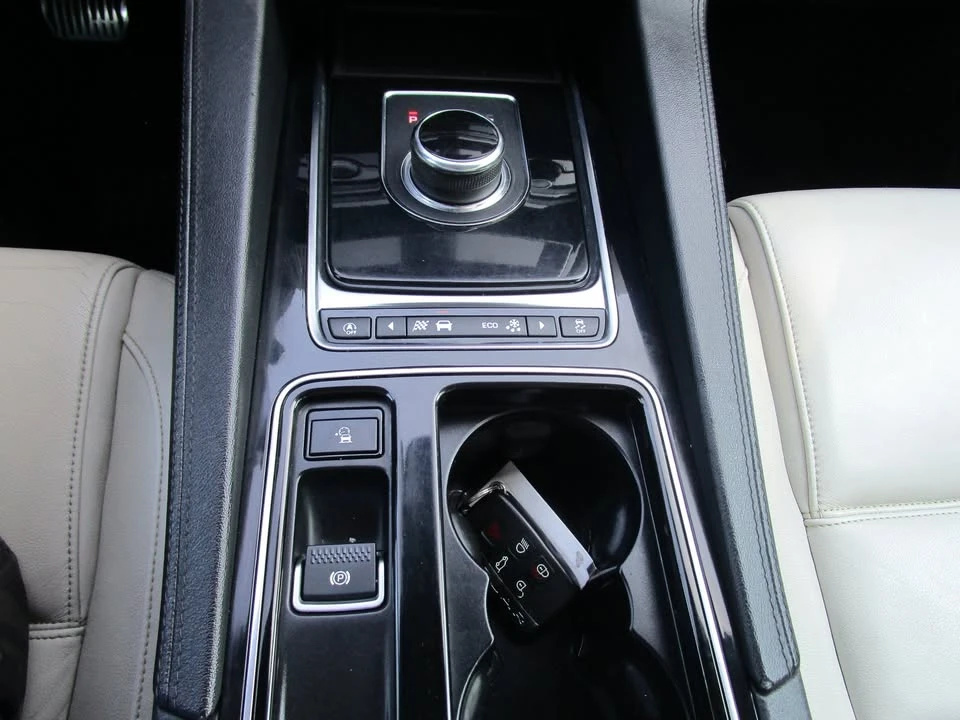 2019 Jaguar F-Pace - Image 15 of 20