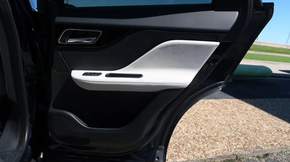 2019 Jaguar F-Pace - Image 13 of 20