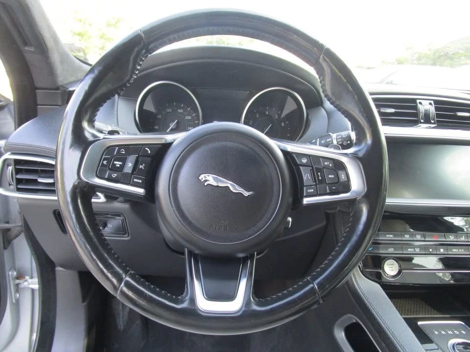 2019 Jaguar F-Pace - Image 11 of 20