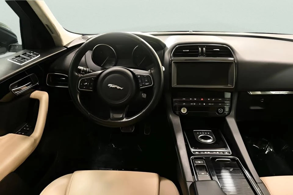 2019 Jaguar F-Pace - Image 11 of 20