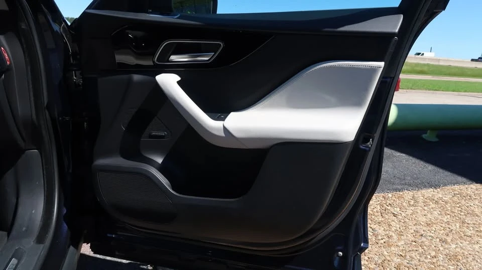 2019 Jaguar F-Pace - Image 14 of 20