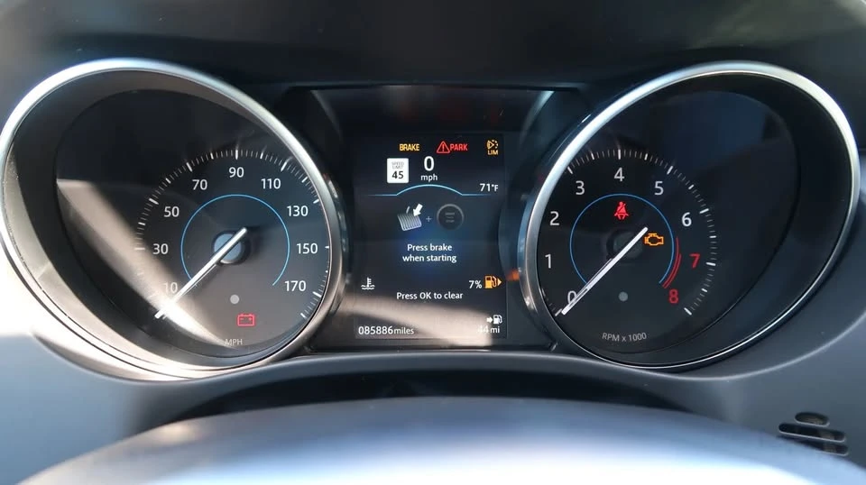 2019 Jaguar F-Pace - Image 15 of 20