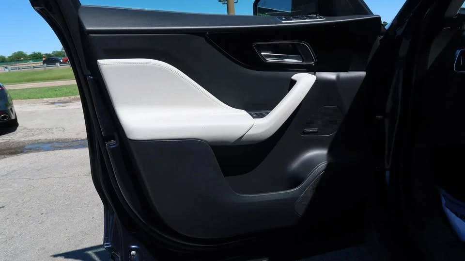 2019 Jaguar F-Pace - Image 11 of 20