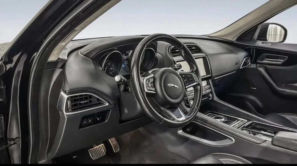 2019 Jaguar F-Pace - Image 5 of 7