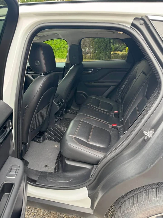 2019 Jaguar F-Pace - Image 10 of 12