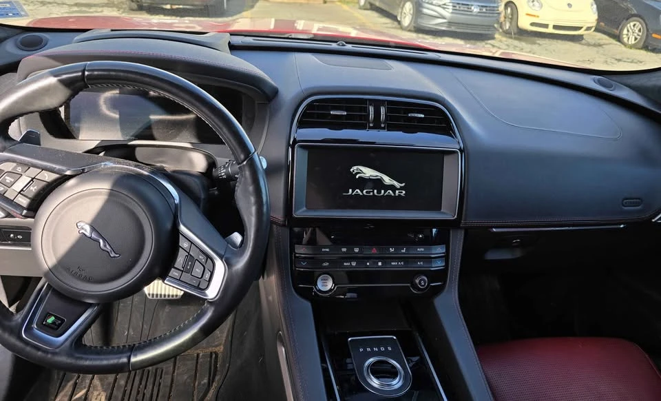 2019 Jaguar F-Pace - Image 10 of 10