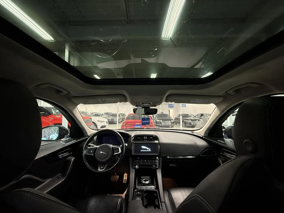 2019 Jaguar F-Pace - Image 16 of 17