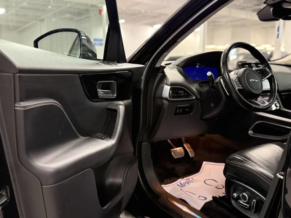 2019 Jaguar F-Pace - Image 9 of 17
