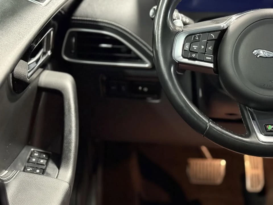 2019 Jaguar F-Pace - Image 12 of 17