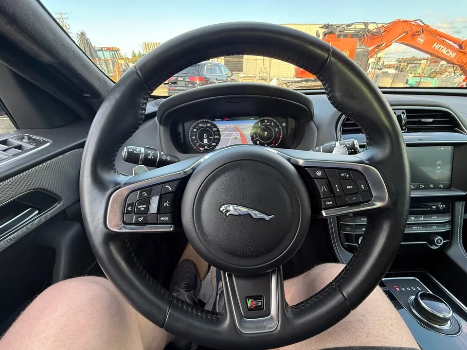 2019 Jaguar F-Pace - Image 18 of 20