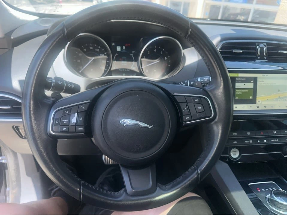 2019 Jaguar F-Pace - Image 15 of 18