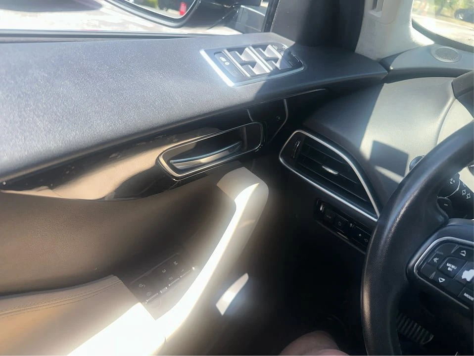 2019 Jaguar F-Pace - Image 17 of 18