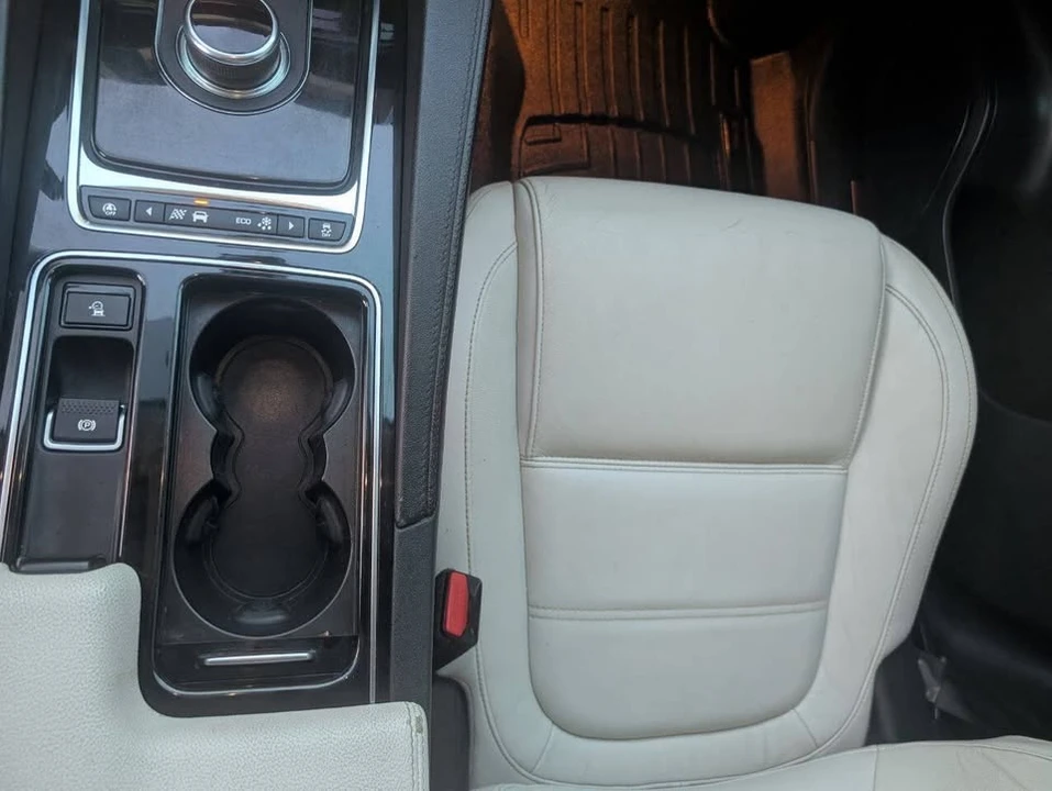 2019 Jaguar F-Pace - Image 17 of 19