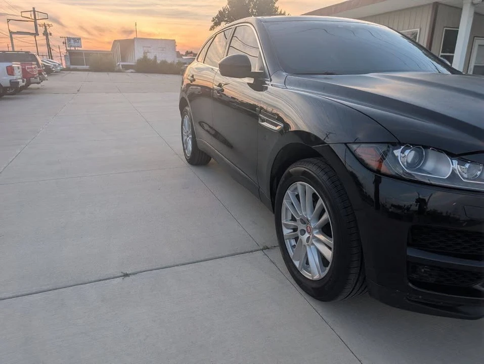 2019 Jaguar F-Pace - Image 8 of 19