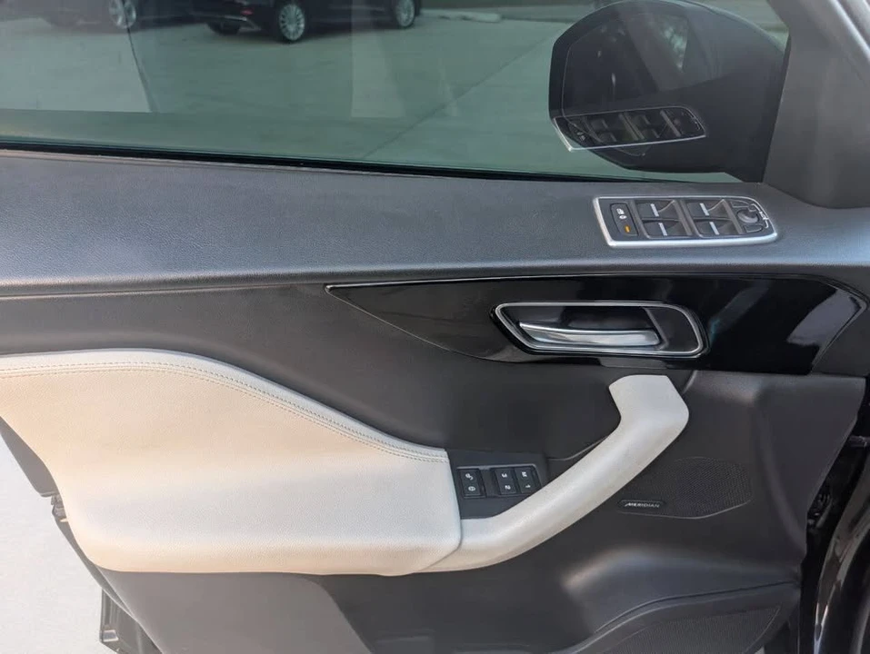 2019 Jaguar F-Pace - Image 13 of 19