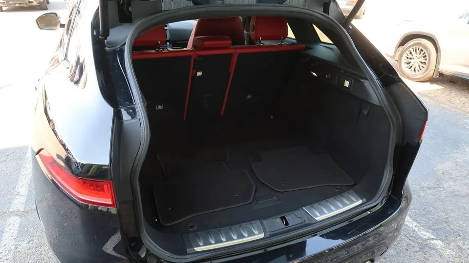 2019 Jaguar F-Pace - Image 14 of 20