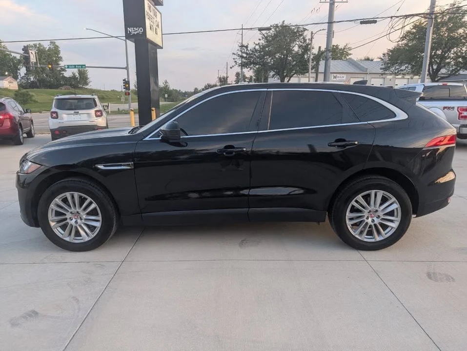 2019 Jaguar F-Pace - Image 2 of 19