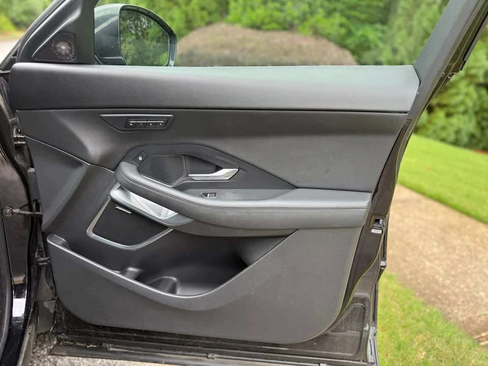 2019 Jaguar F-Pace - Image 18 of 19