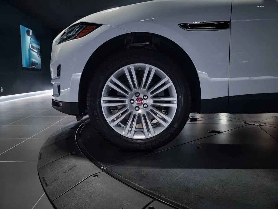 2019 Jaguar F-Pace - Image 9 of 20