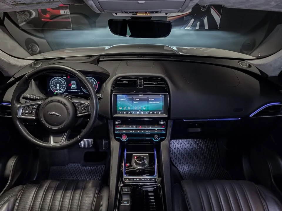 2019 Jaguar F-Pace - Image 18 of 20