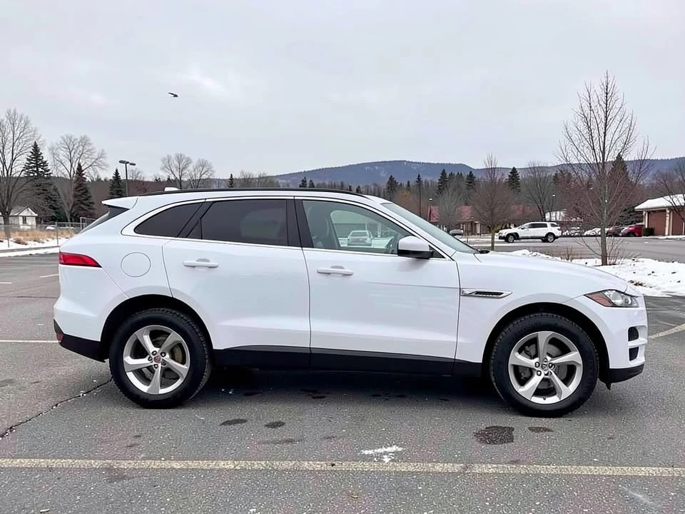 2019 Jaguar F-Pace - Image 7 of 10
