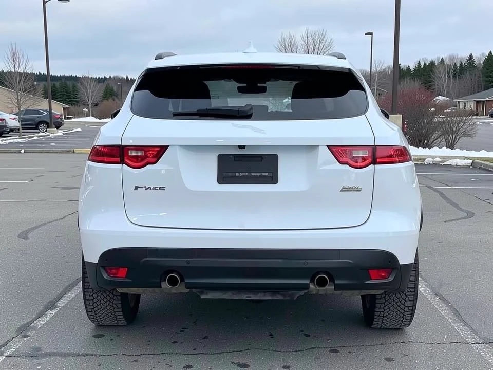 2019 Jaguar F-Pace - Image 6 of 10