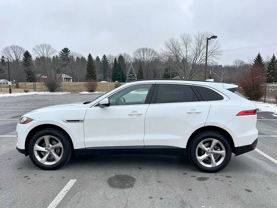 2019 Jaguar F-Pace - Image 2 of 10