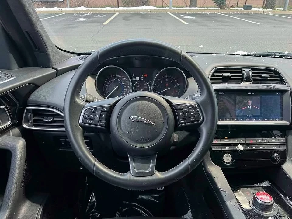 2019 Jaguar F-Pace - Image 9 of 10