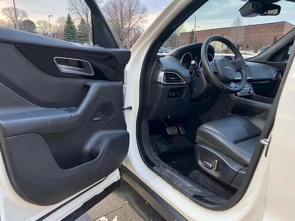 2019 Jaguar F-Pace - Image 4 of 10