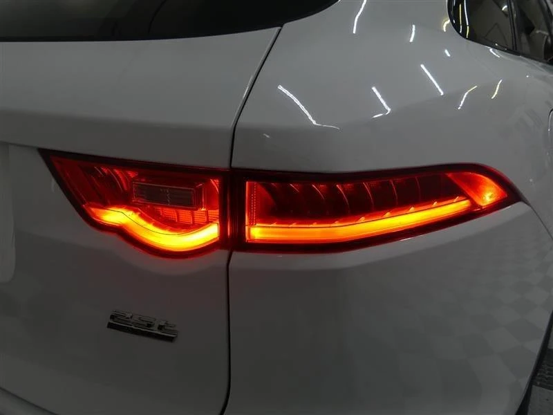 2019 Jaguar F-Pace - Image 16 of 20