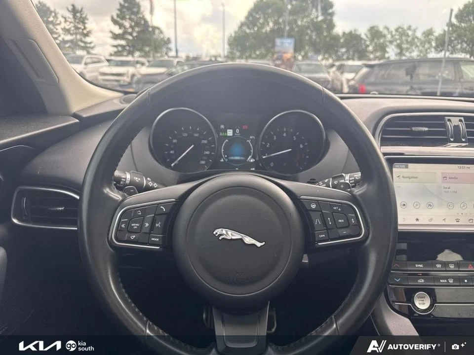 2019 Jaguar F-Pace - Image 14 of 17