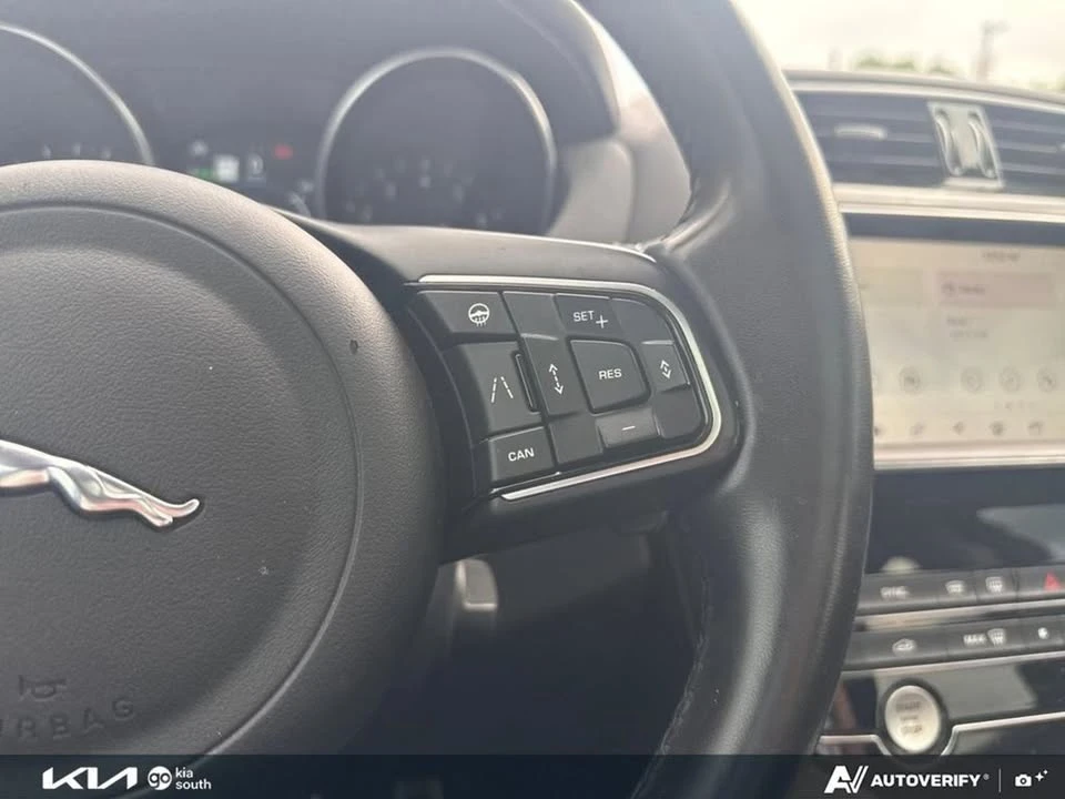 2019 Jaguar F-Pace - Image 16 of 17