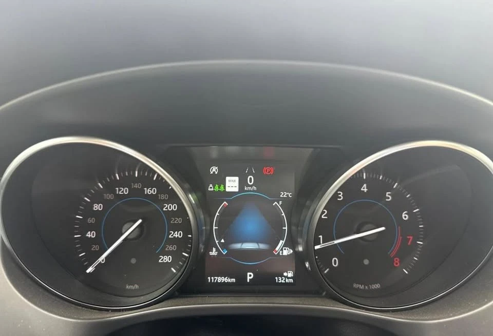 2019 Jaguar F-Pace - Image 10 of 15
