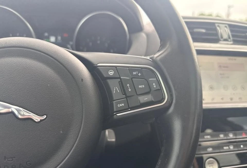 2019 Jaguar F-Pace - Image 11 of 15
