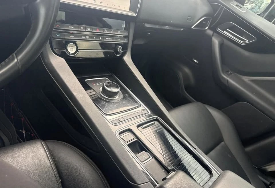 2019 Jaguar F-Pace - Image 13 of 15