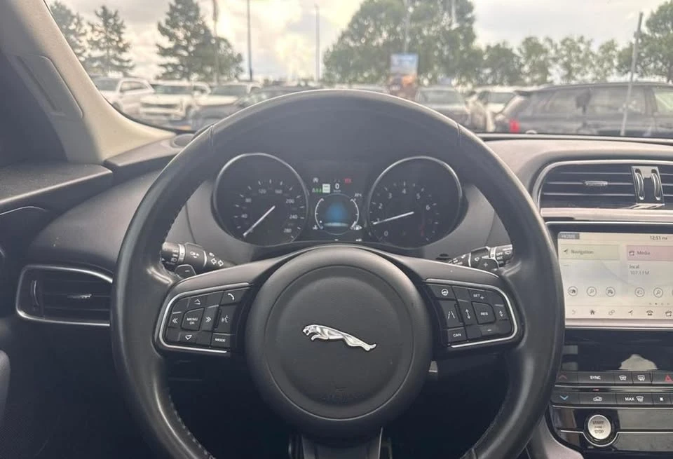 2019 Jaguar F-Pace - Image 9 of 15