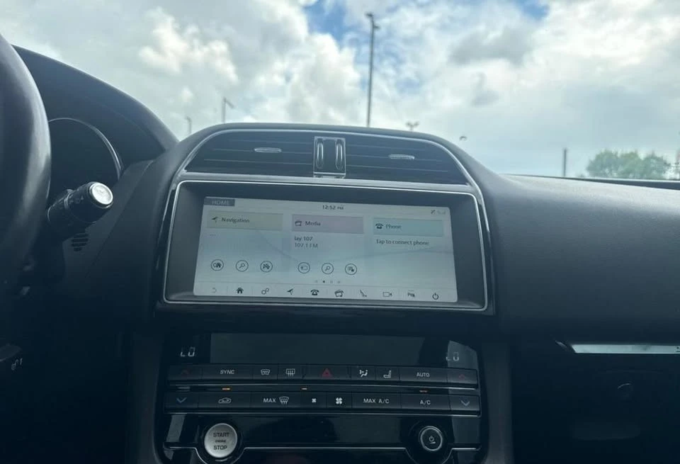 2019 Jaguar F-Pace - Image 14 of 15