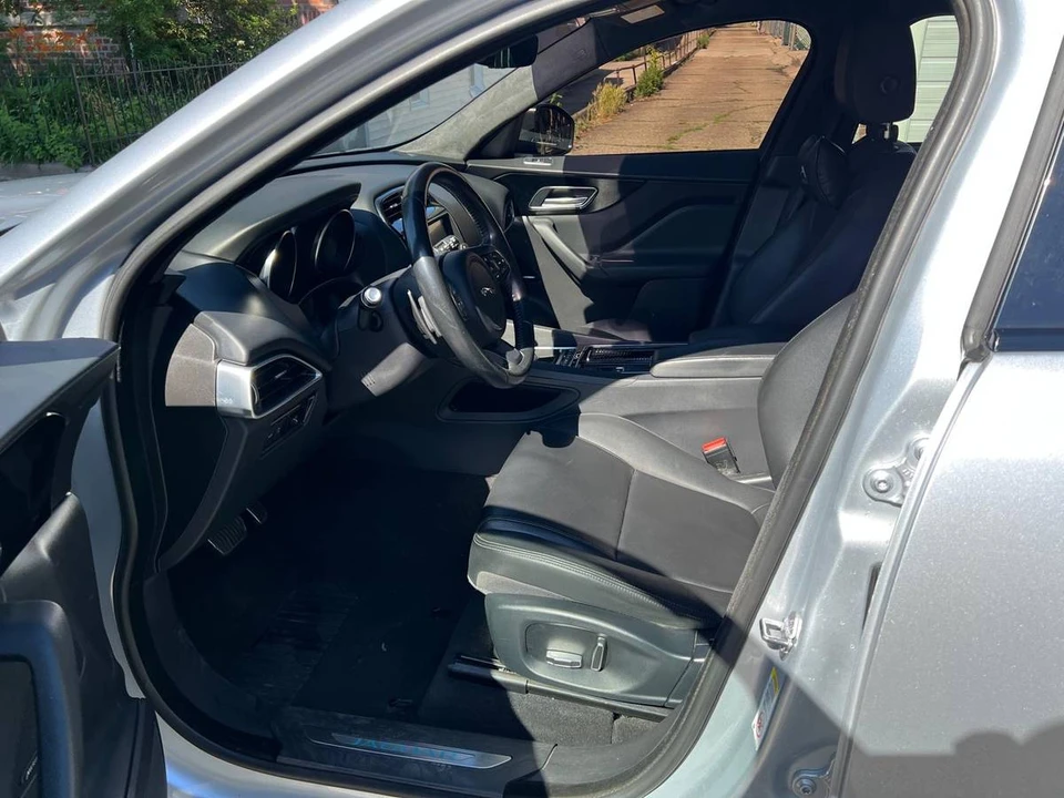 2019 Jaguar F-Pace - Image 15 of 18