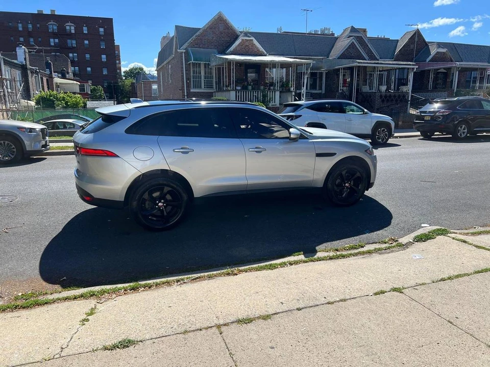2019 Jaguar F-Pace - Image 5 of 18