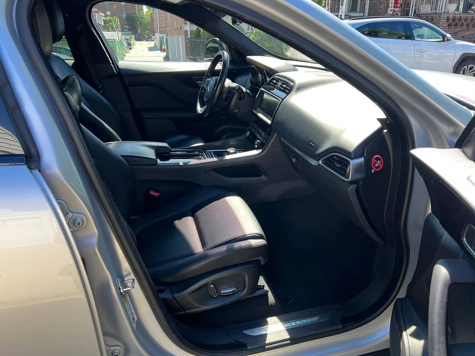 2019 Jaguar F-Pace - Image 10 of 18