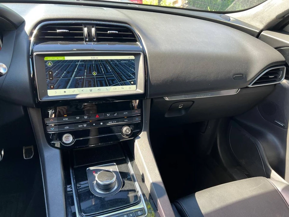 2019 Jaguar F-Pace - Image 13 of 18