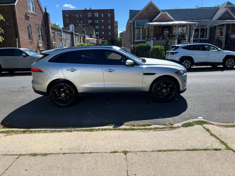 2019 Jaguar F-Pace - Image 4 of 18