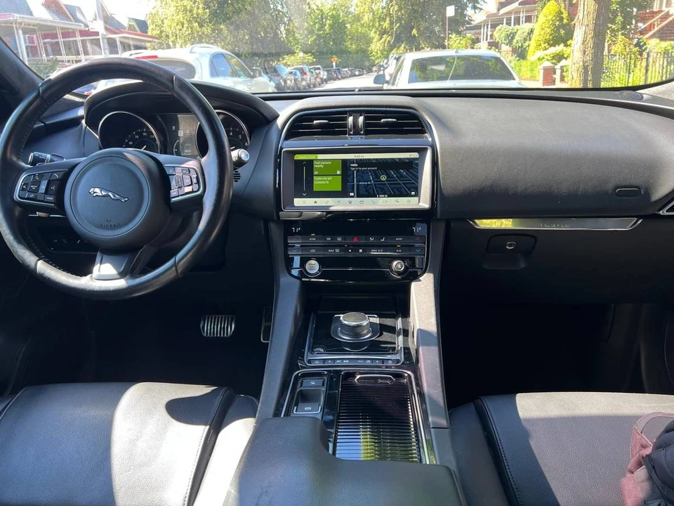 2019 Jaguar F-Pace - Image 12 of 18