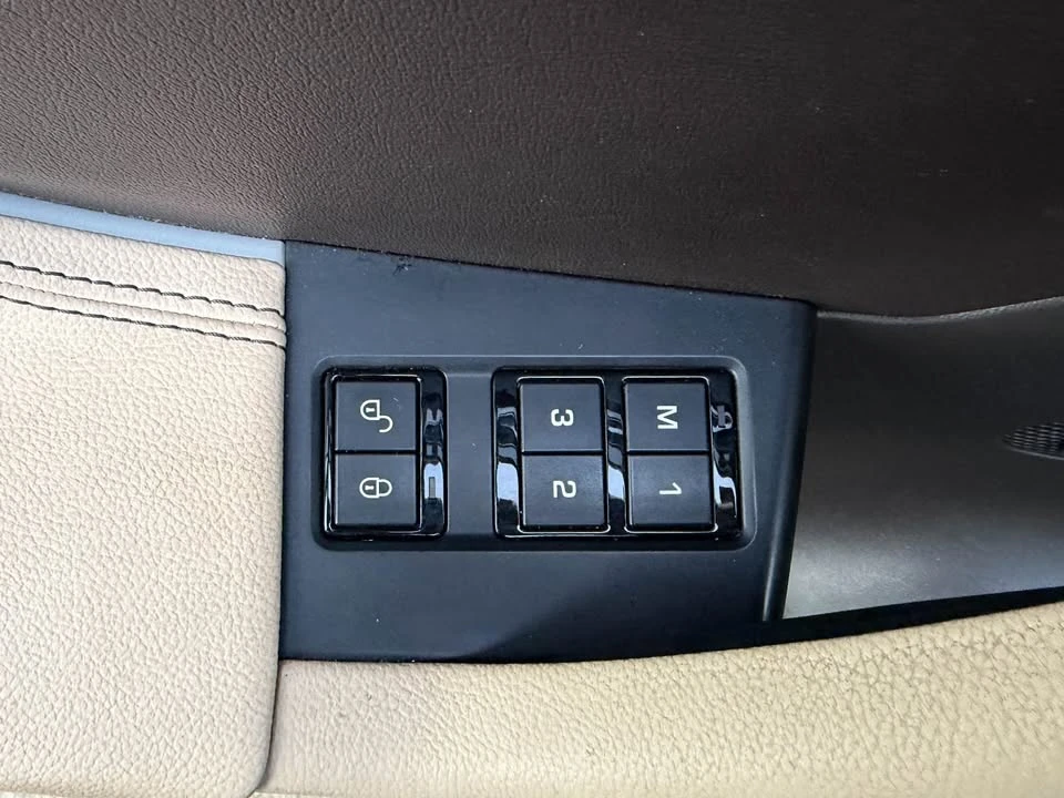 2019 Jaguar F-Pace - Image 11 of 13