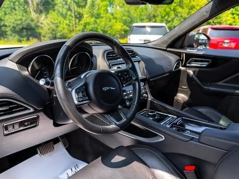 2019 Jaguar F-Pace - Image 14 of 16