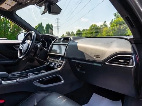 2019 Jaguar F-Pace - Image 15 of 16