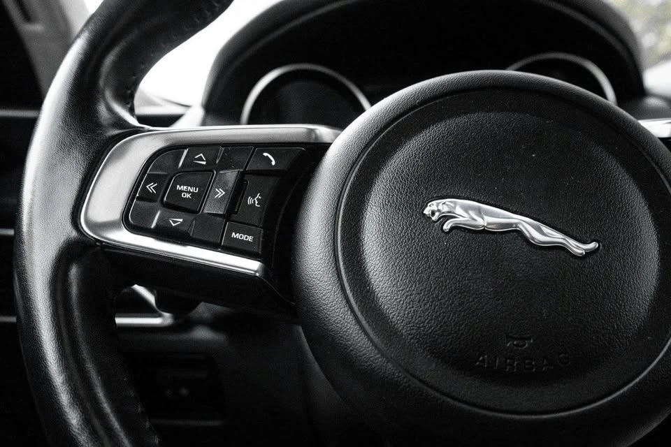 2019 Jaguar F-Pace - Image 10 of 19