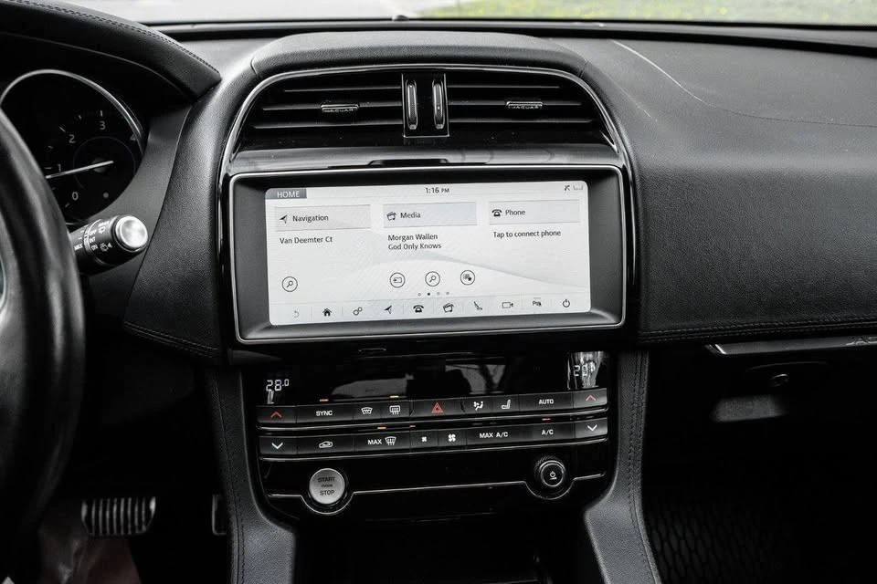 2019 Jaguar F-Pace - Image 13 of 19
