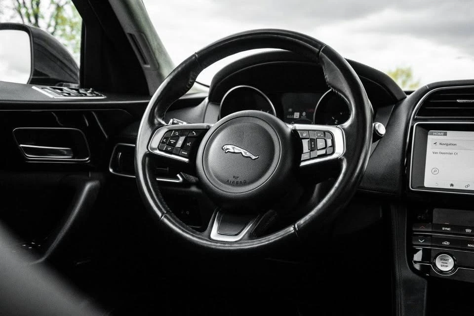 2019 Jaguar F-Pace - Image 9 of 19