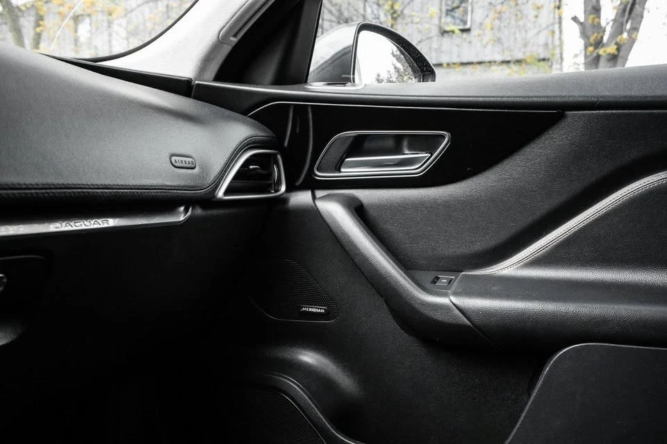 2019 Jaguar F-Pace - Image 17 of 19